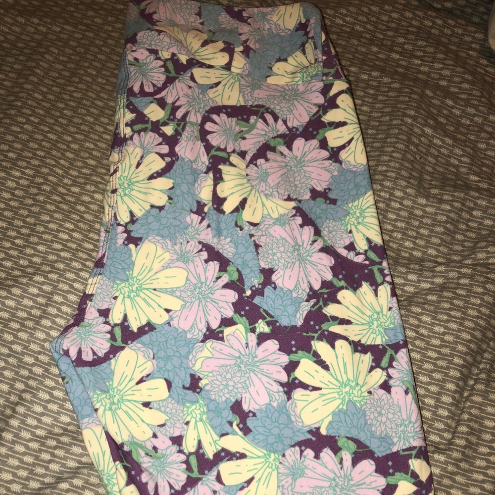 LulaRoe TC leggings.